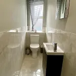 Elegant Penthouse In Town Centre 킨세일