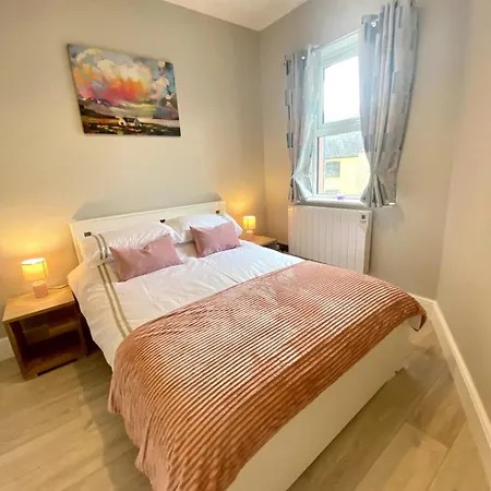 Elegant Penthouse In Town Centre