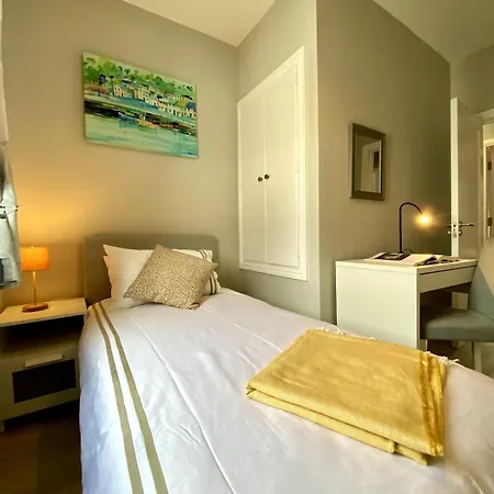 Elegant Penthouse In Town Centre *