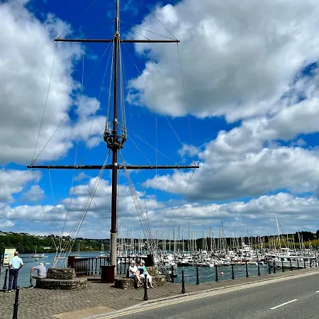 Elegant Penthouse In Town Centre * Kinsale