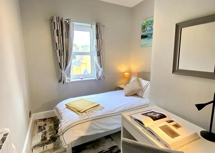 Elegant Penthouse In Town Centre 아파트 *