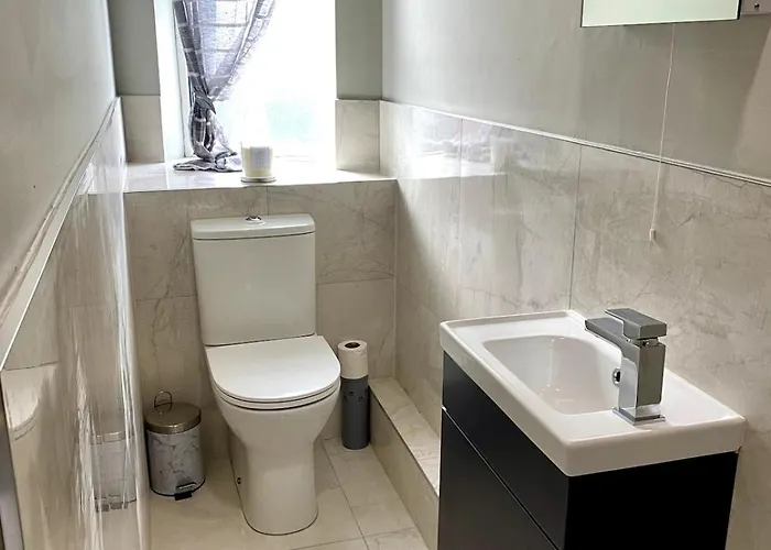 Elegant Penthouse In Town Centre *