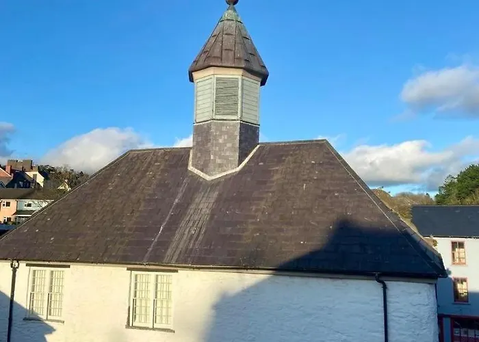 Апартаменты Elegant Penthouse In Town Centre *