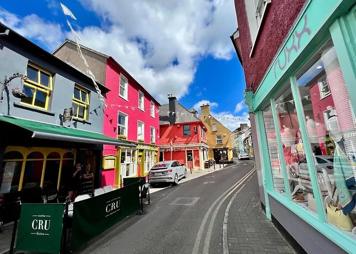 Elegant Penthouse In Town Centre *